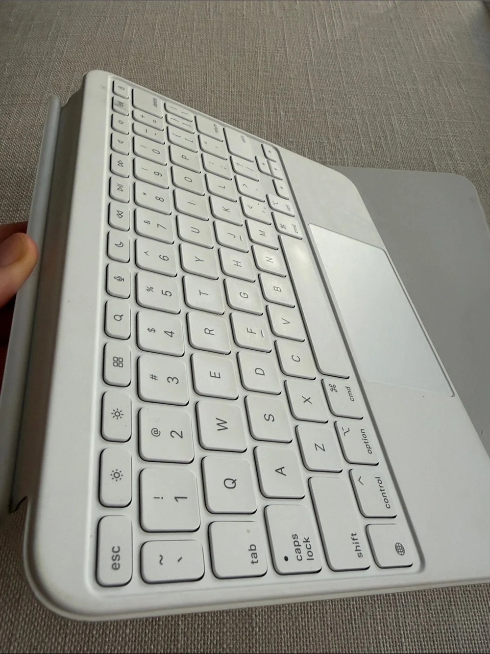 Apple White Magic Keyboard Folio for iPad - White